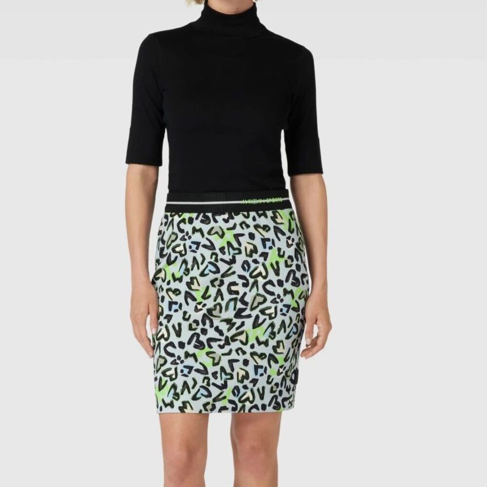 Marc Cain Fun Neon black/white pattern skirt, fully lined, size 6